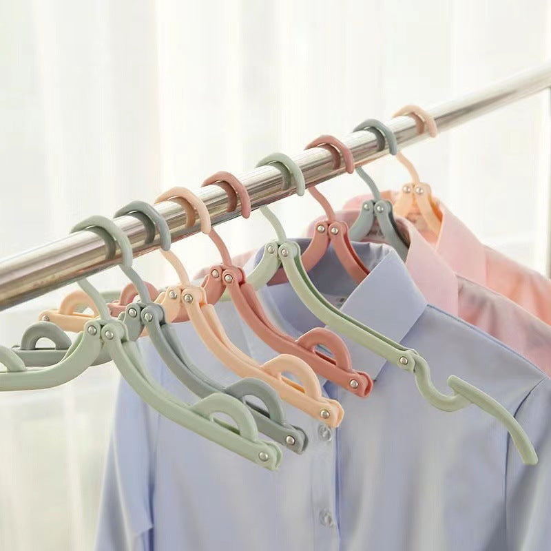 Foldable hanger