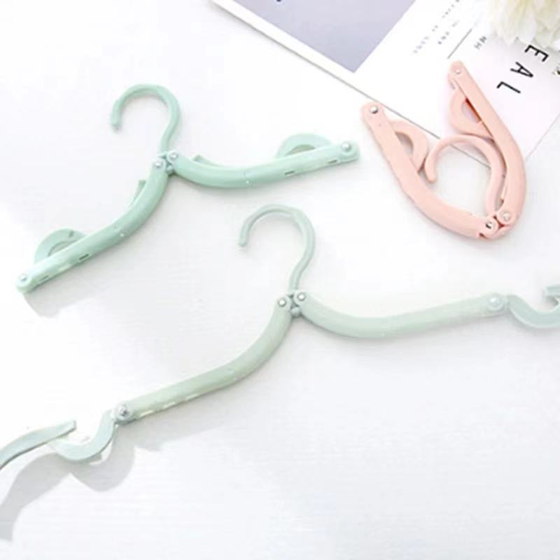 Foldable hanger
