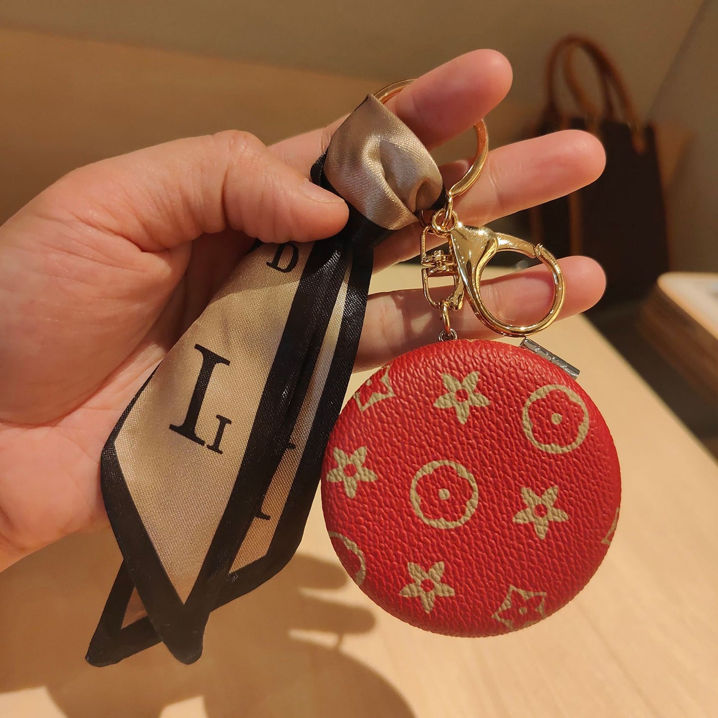 0511 Keychain Mirror