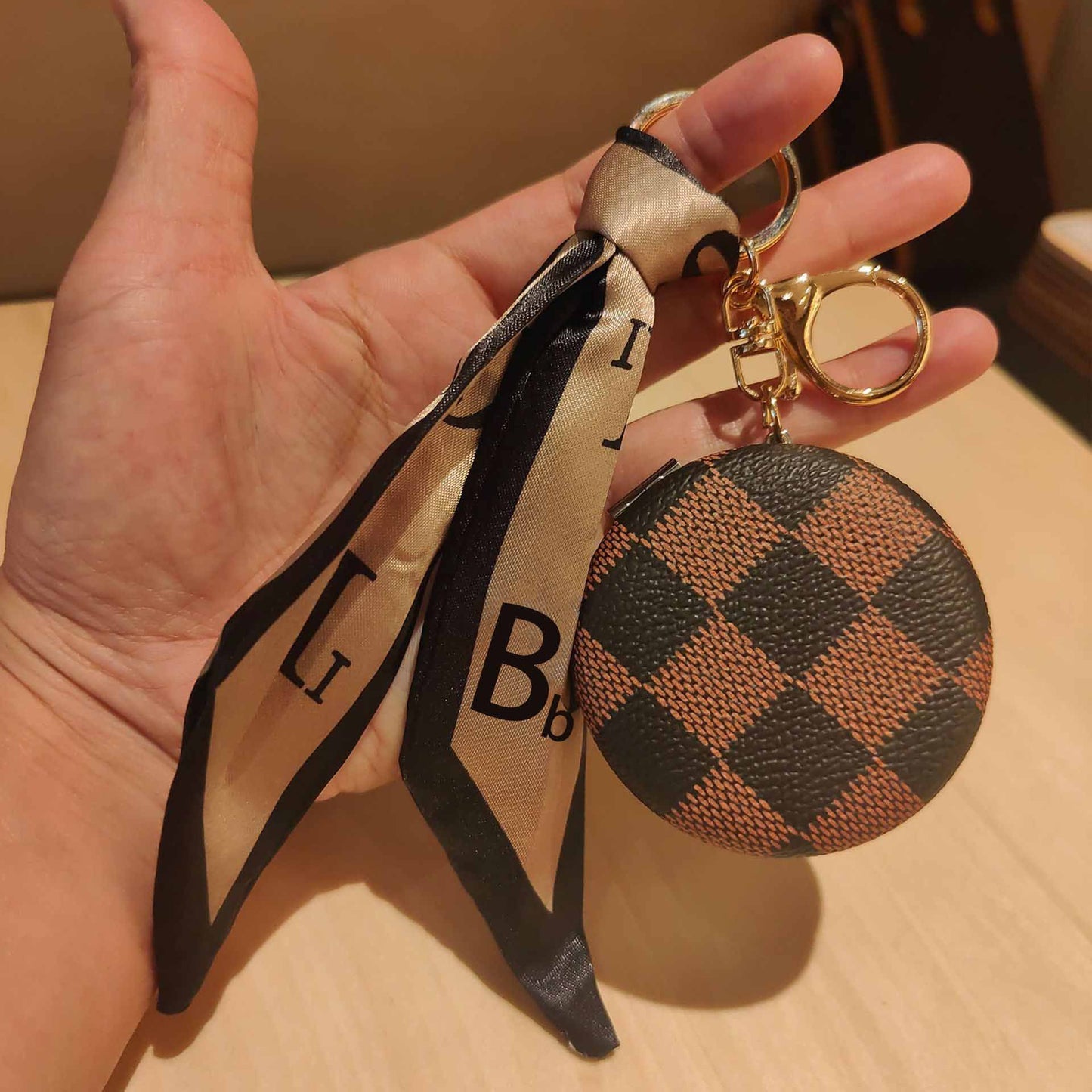 0511 Keychain Mirror