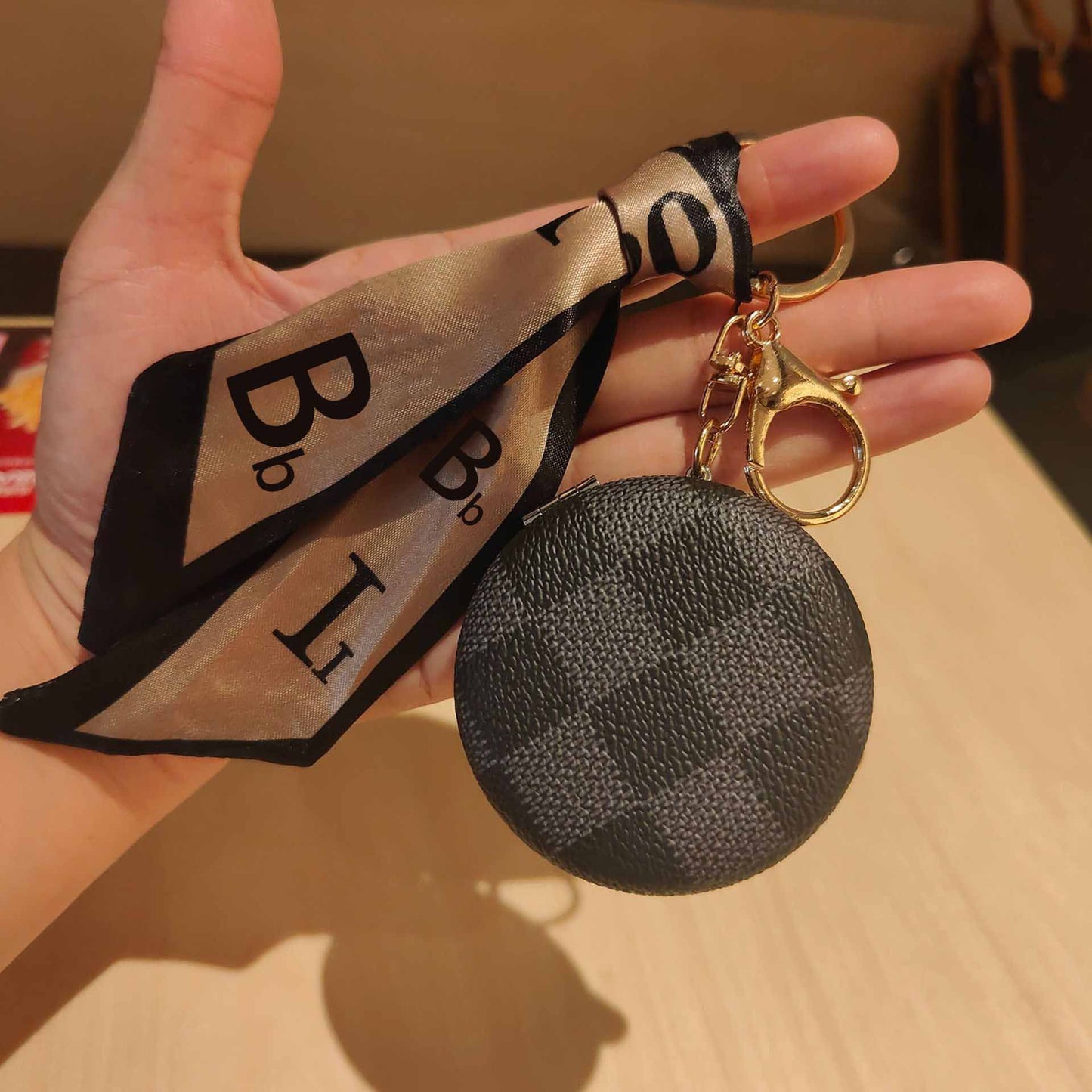 0511 Keychain Mirror