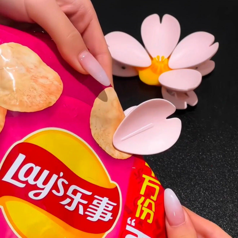 Sakura sealing clip household cute snack sealing clip kitchen food sealing magnetic