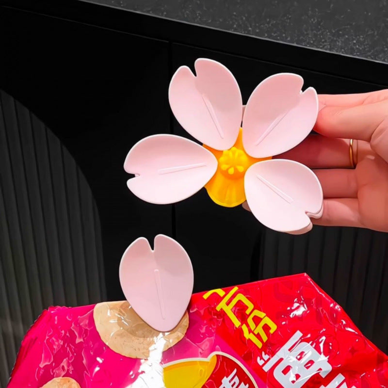 Sakura sealing clip household cute snack sealing clip kitchen food sealing magnetic